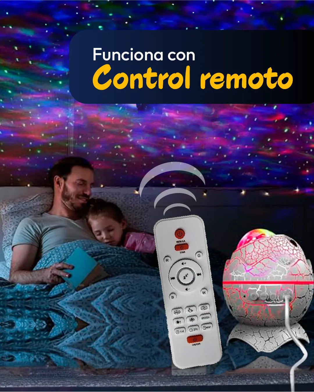 Proyector de huevo de dinosaurio en uso, proyectando luces de colores con control remoto en habitación.